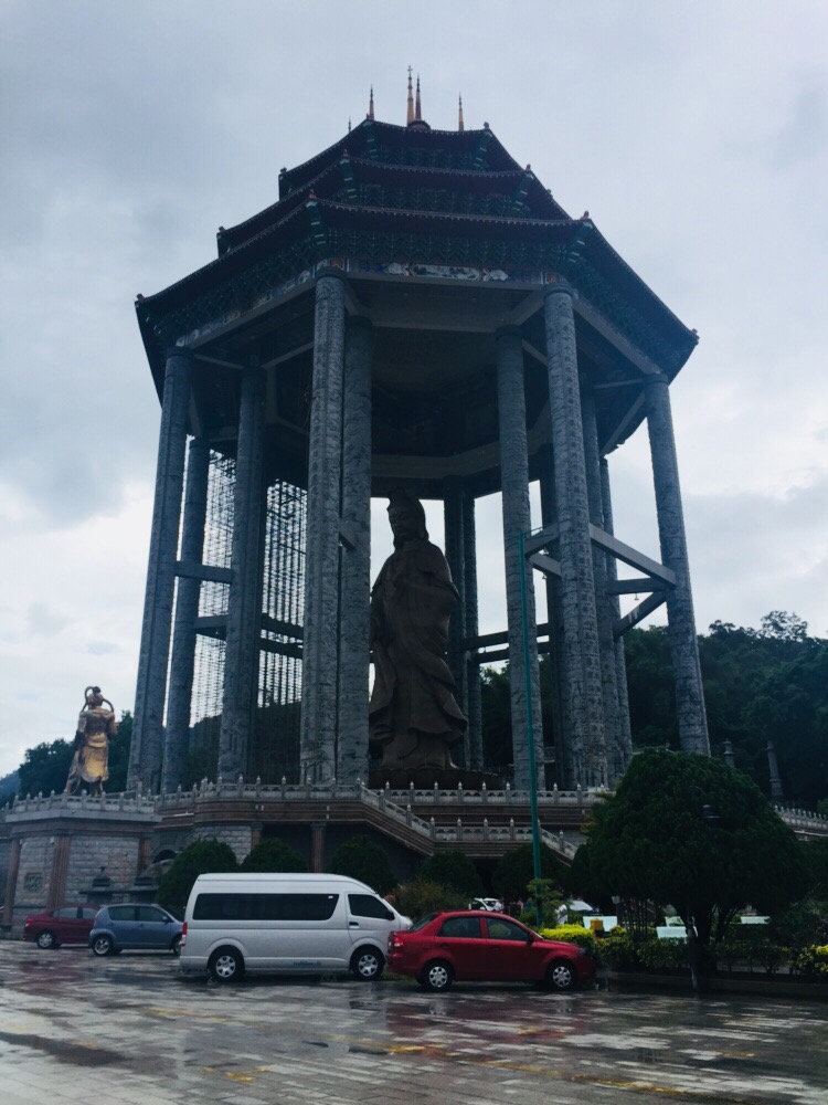 main statue